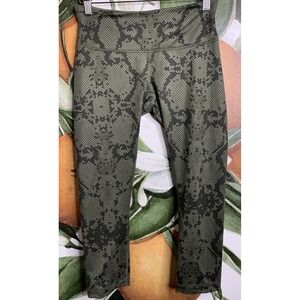 Lululemon 6 Wunder Under Crop IlI Leggings Ziggy Snake Fatigue Green Gator Green